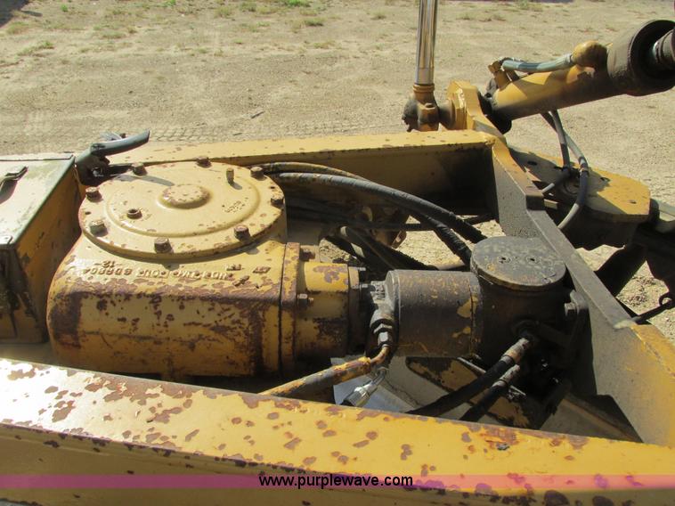 image for item L3843 1982 Caterpillar 140G motor grader