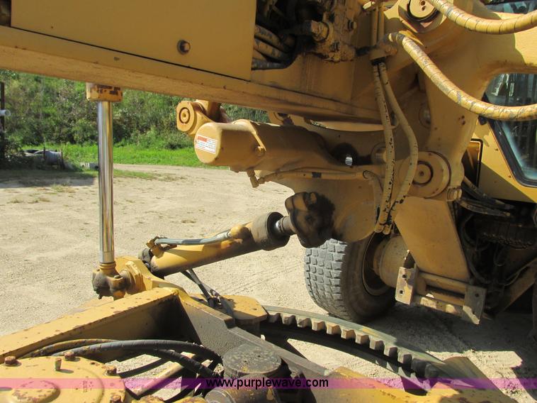 image for item L3843 1982 Caterpillar 140G motor grader