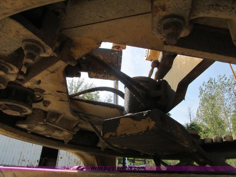 image for item L3843 1982 Caterpillar 140G motor grader