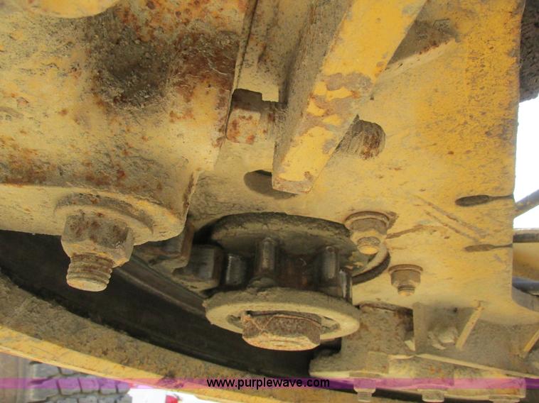 image for item L3843 1982 Caterpillar 140G motor grader