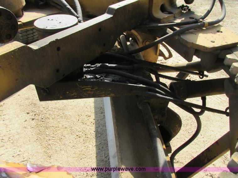 image for item L3843 1982 Caterpillar 140G motor grader