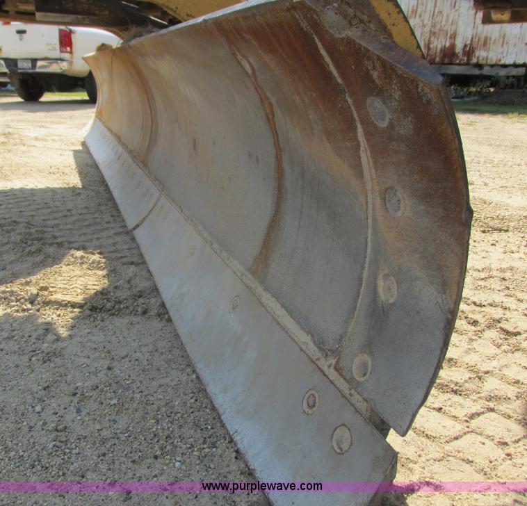 image for item L3843 1982 Caterpillar 140G motor grader