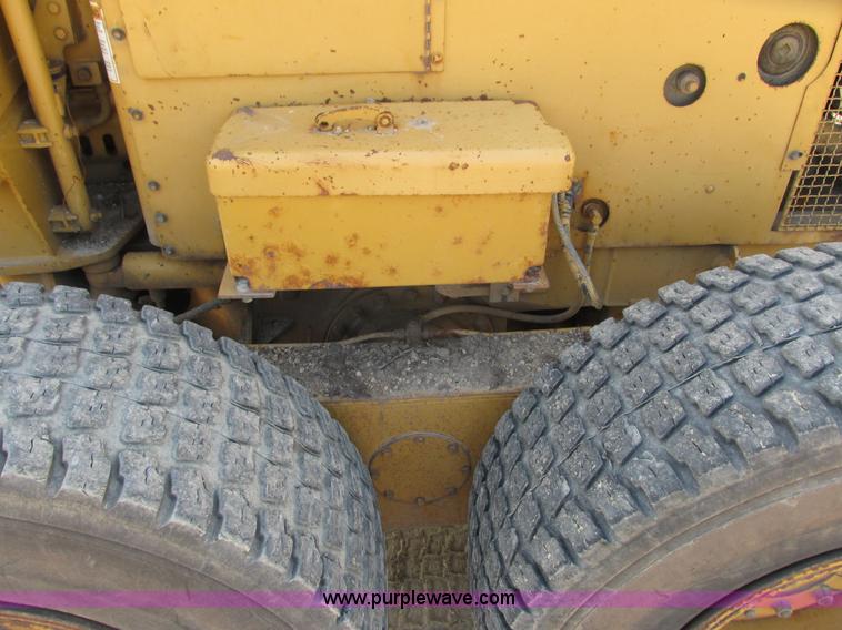 image for item L3843 1982 Caterpillar 140G motor grader