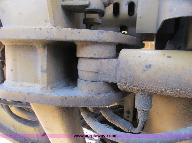 image for item L3843 1982 Caterpillar 140G motor grader