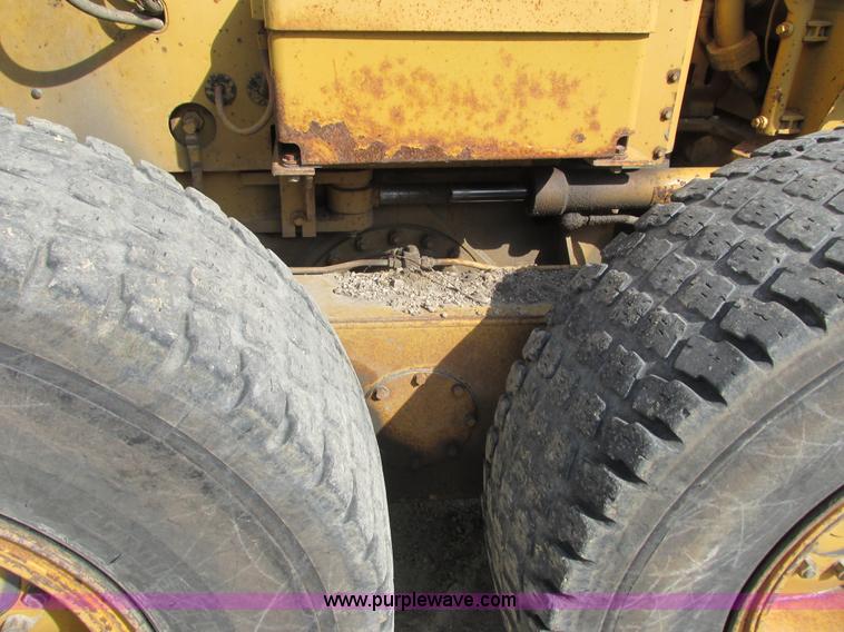 image for item L3843 1982 Caterpillar 140G motor grader