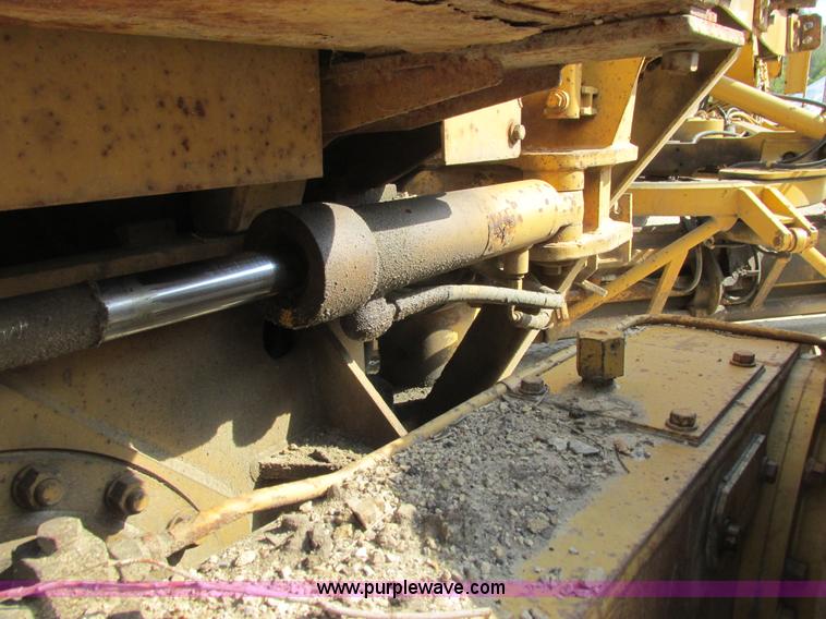 image for item L3843 1982 Caterpillar 140G motor grader