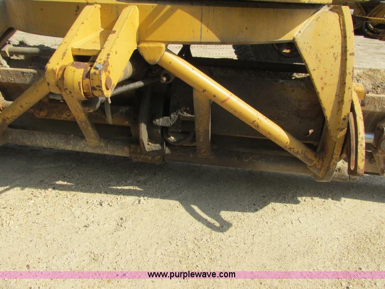 image for item L3843 1982 Caterpillar 140G motor grader