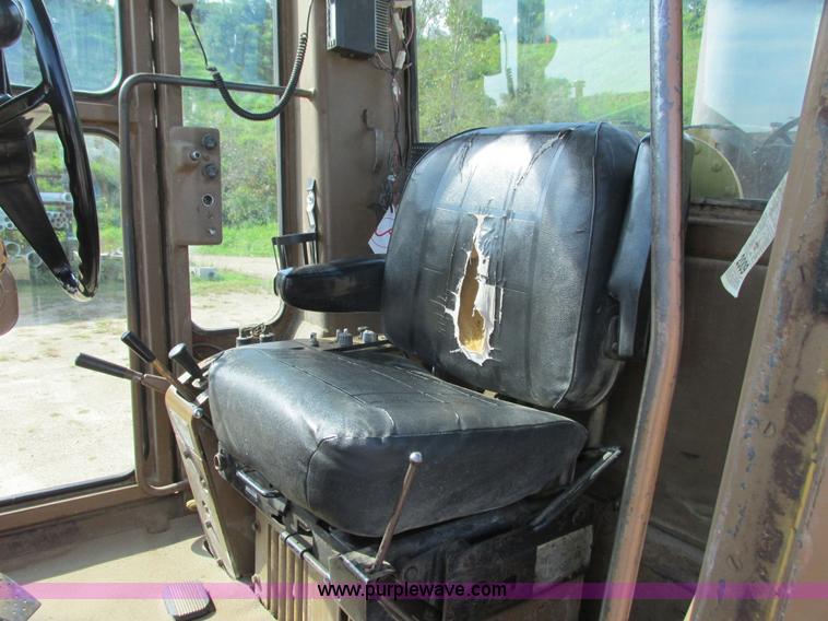 image for item L3843 1982 Caterpillar 140G motor grader