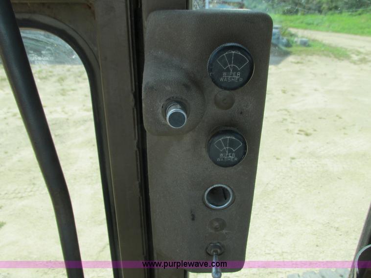 image for item L3843 1982 Caterpillar 140G motor grader