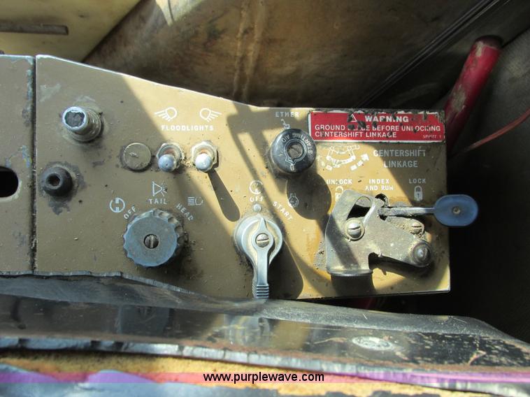image for item L3843 1982 Caterpillar 140G motor grader