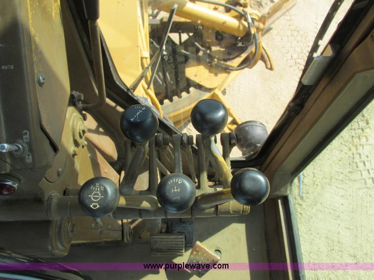 image for item L3843 1982 Caterpillar 140G motor grader