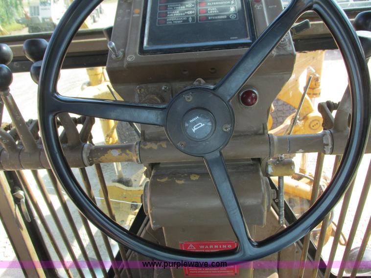 image for item L3843 1982 Caterpillar 140G motor grader
