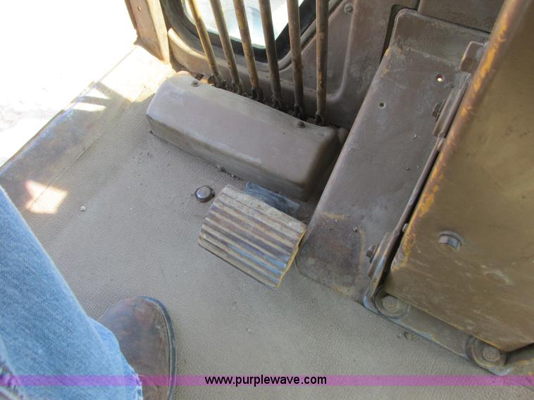 image for item L3843 1982 Caterpillar 140G motor grader