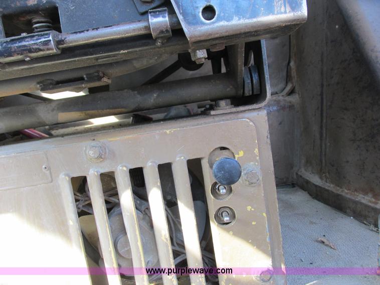 image for item L3843 1982 Caterpillar 140G motor grader