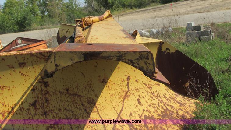 image for item L3843 1982 Caterpillar 140G motor grader
