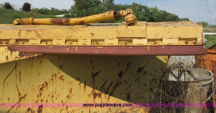 image for item L3843 1982 Caterpillar 140G motor grader