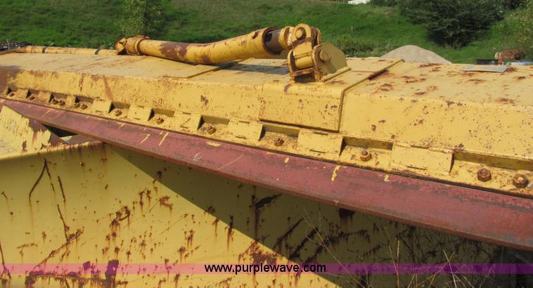 image for item L3843 1982 Caterpillar 140G motor grader