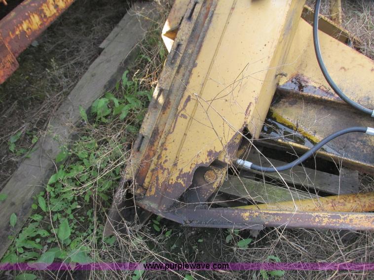 image for item L3843 1982 Caterpillar 140G motor grader