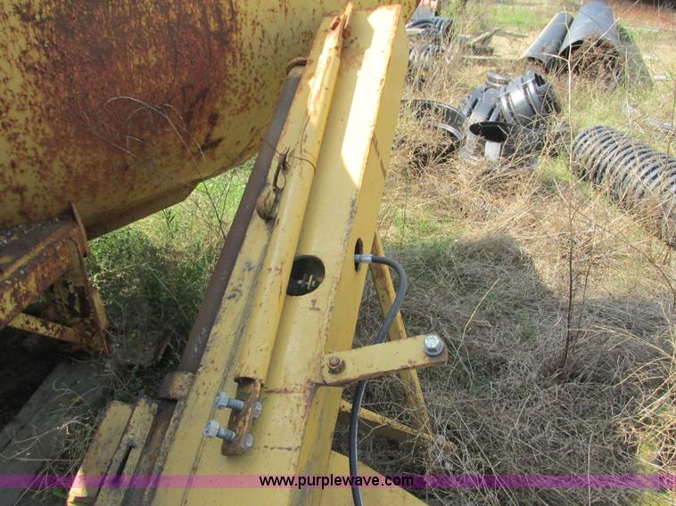 image for item L3843 1982 Caterpillar 140G motor grader