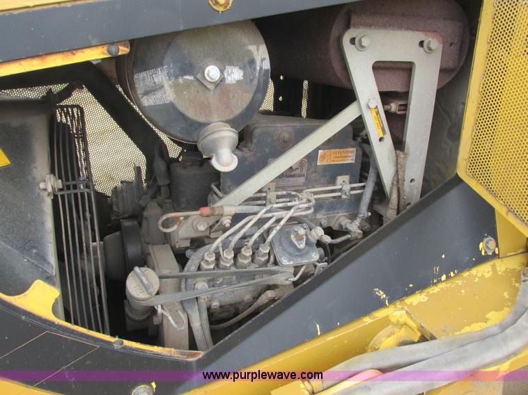 image for item L3846 2001 New Holland DC100 LGP dozer