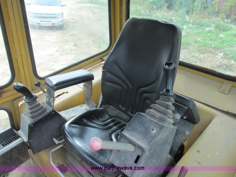 image for item L3846 2001 New Holland DC100 LGP dozer