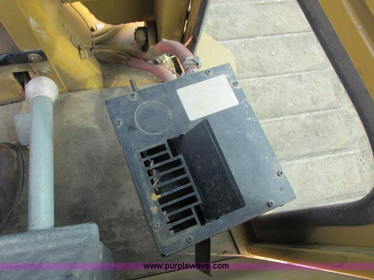 image for item L3846 2001 New Holland DC100 LGP dozer