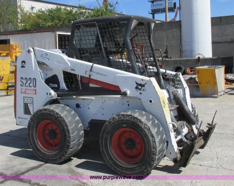 image for item L4102 2006 Bobcat S220 skid steer