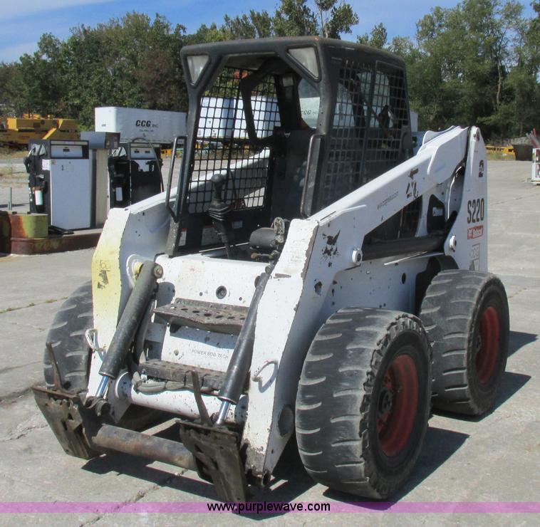 image for item L4102 2006 Bobcat S220 skid steer
