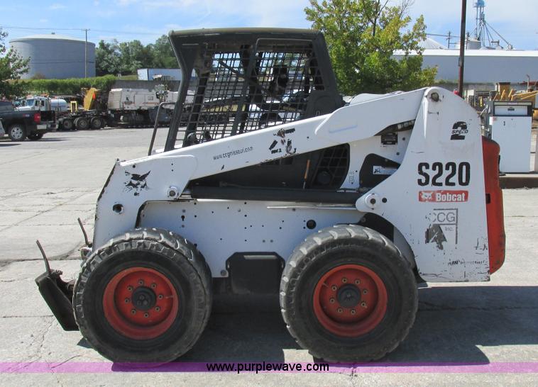 image for item L4102 2006 Bobcat S220 skid steer