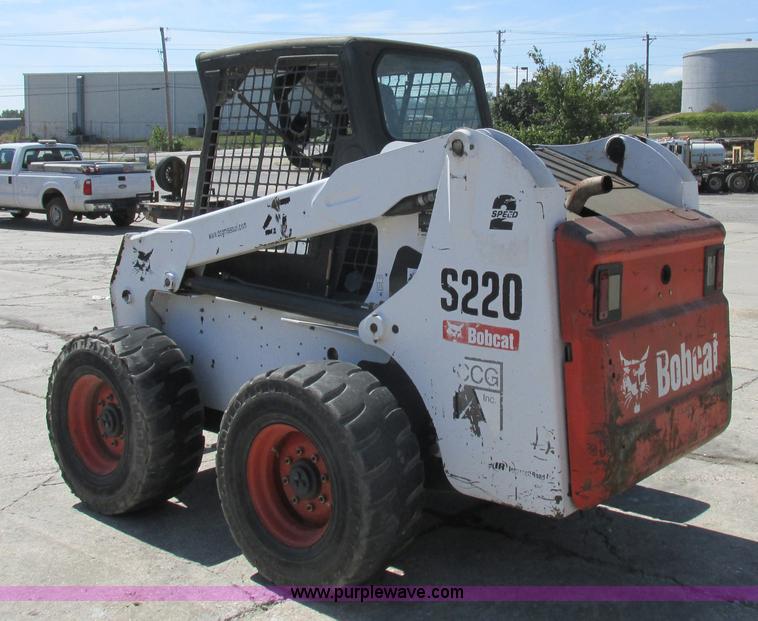 image for item L4102 2006 Bobcat S220 skid steer