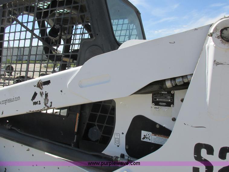 image for item L4102 2006 Bobcat S220 skid steer