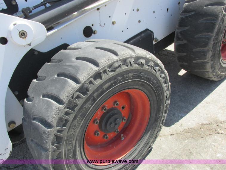 image for item L4102 2006 Bobcat S220 skid steer
