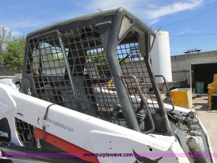 image for item L4102 2006 Bobcat S220 skid steer