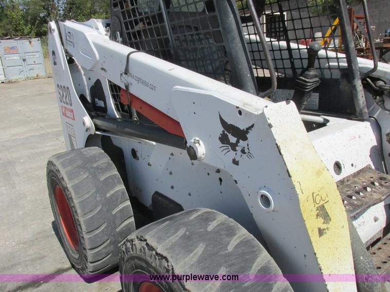 image for item L4102 2006 Bobcat S220 skid steer