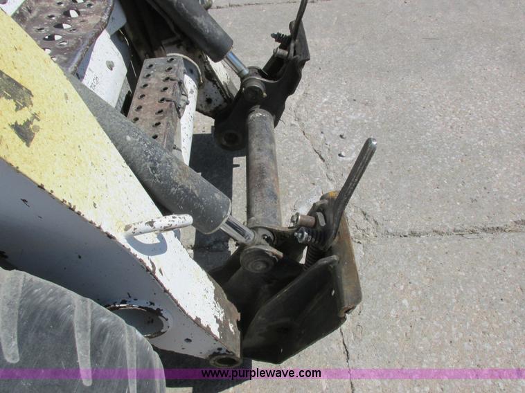image for item L4102 2006 Bobcat S220 skid steer