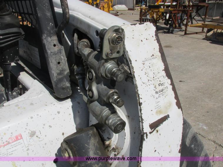 image for item L4102 2006 Bobcat S220 skid steer