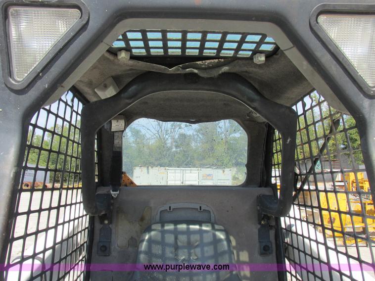 image for item L4102 2006 Bobcat S220 skid steer