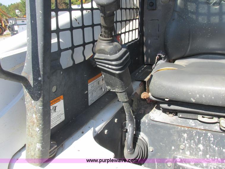 image for item L4102 2006 Bobcat S220 skid steer