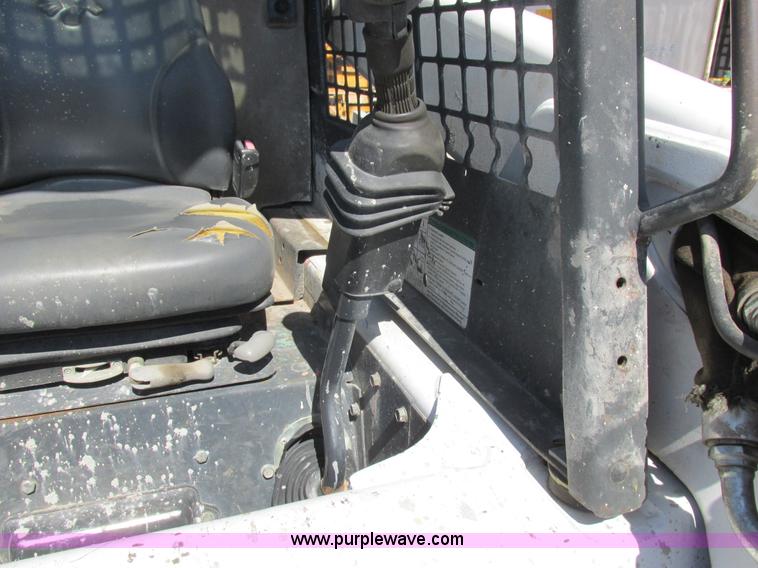 image for item L4102 2006 Bobcat S220 skid steer