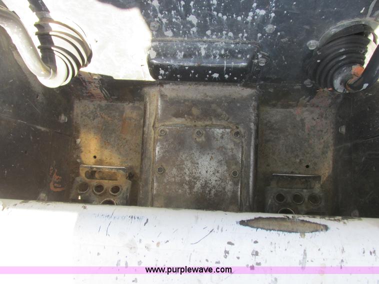 image for item L4102 2006 Bobcat S220 skid steer