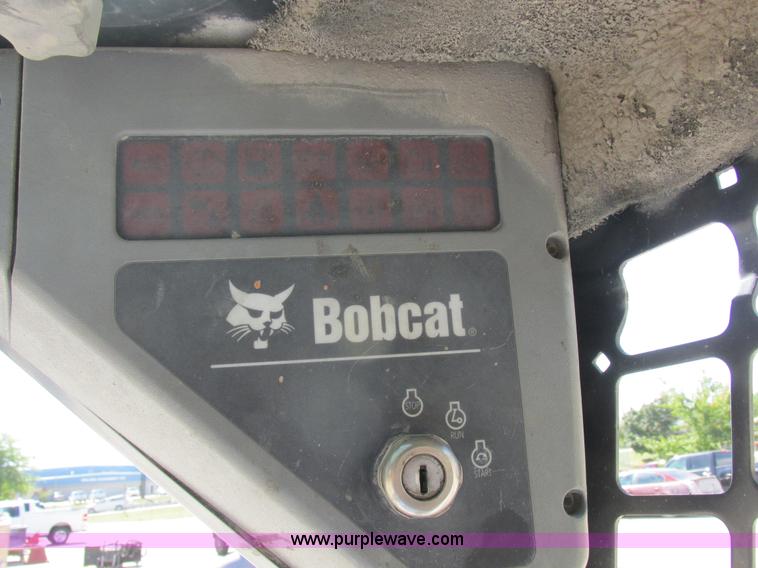 image for item L4102 2006 Bobcat S220 skid steer