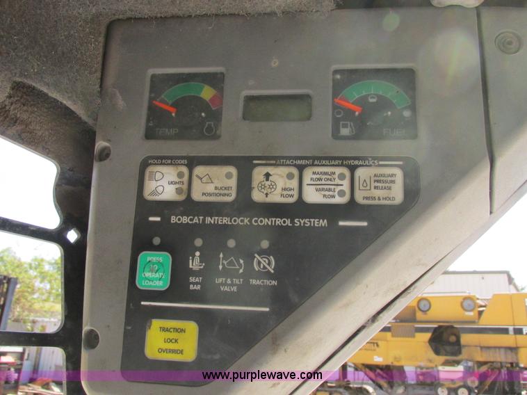 image for item L4102 2006 Bobcat S220 skid steer