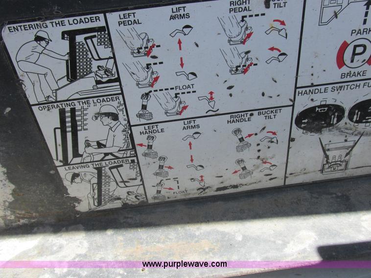 image for item L4102 2006 Bobcat S220 skid steer