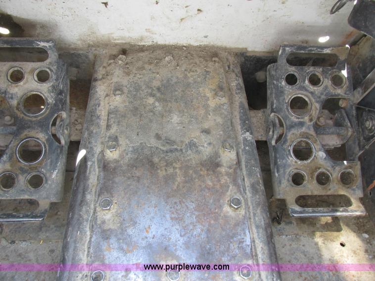 image for item L4102 2006 Bobcat S220 skid steer