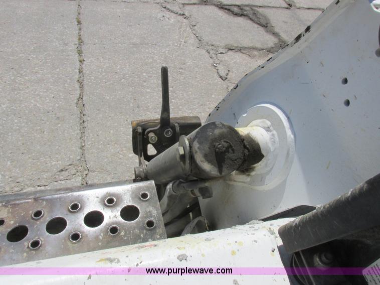 image for item L4102 2006 Bobcat S220 skid steer