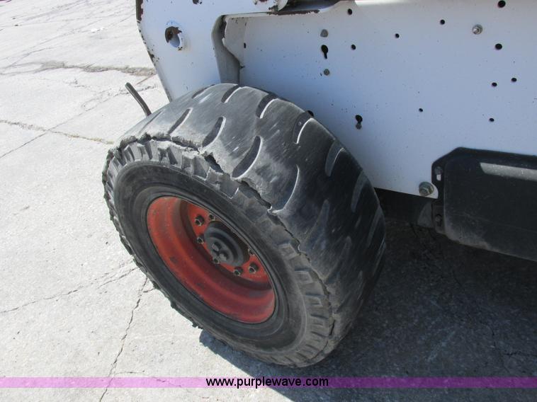 image for item L4102 2006 Bobcat S220 skid steer