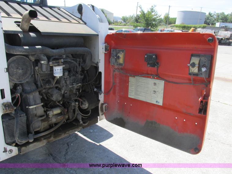 image for item L4102 2006 Bobcat S220 skid steer