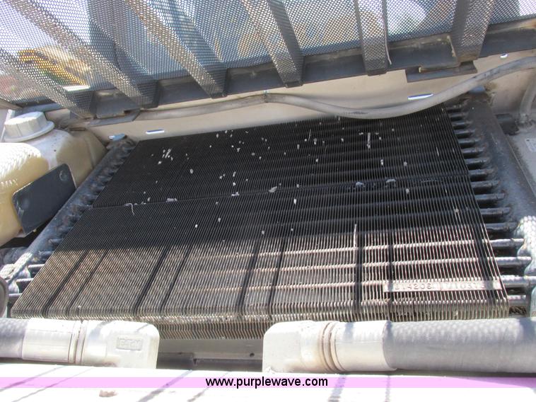 image for item L4102 2006 Bobcat S220 skid steer