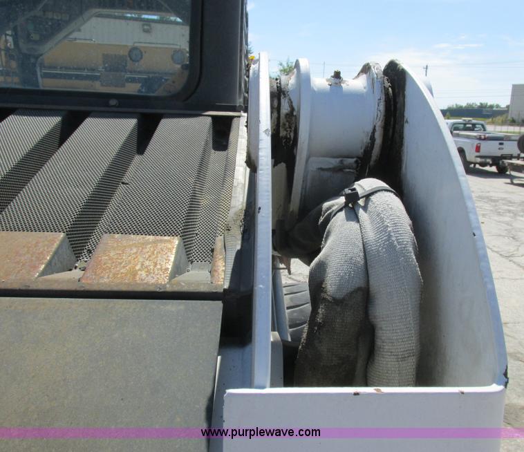 image for item L4102 2006 Bobcat S220 skid steer