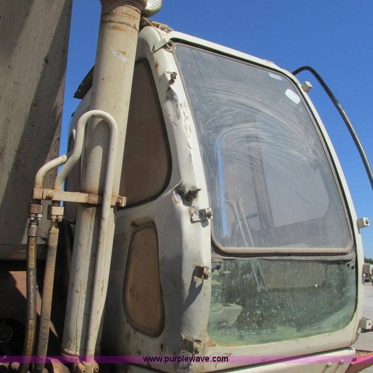 image for item L5286 2003 Link Belt 330 LX excavator